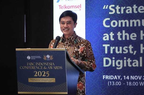 Keynote speech by Prof. Dr. Dante Saksono Harbuwono, Sp.PD-KEMD, Ph.D., Vice Minister of Health of the Republic of Indonesia, emphasized the importance of transparent, easy-to-understand health communication in an era of misinformation to build public trust. He noted that behavior change cannot occur instantly; people must feel emotionally connected. Therefore, communication must be supported by accurate data and grounded in empathy and real-life stories—not just numbers.