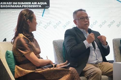 Arif Mujahidin, Communication Director of Danone Indonesia, reaffirmed the core purpose of communication: to shine and to shield—promoting stories that reflect company values while protecting the organization’s reputation.